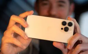 کاور ضد ضربه مگ سیف GREEN مناسب iPhone13ProMax