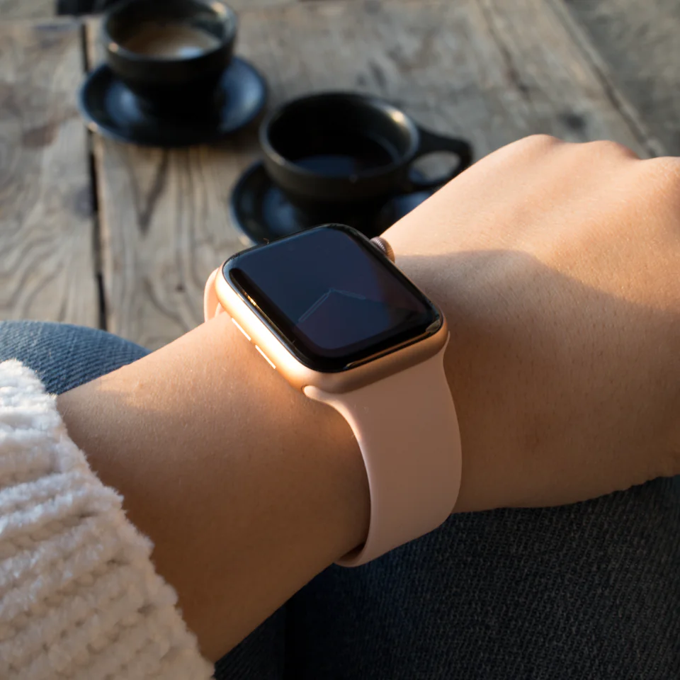 مقایسه دو مدل اپل واچ سری 6