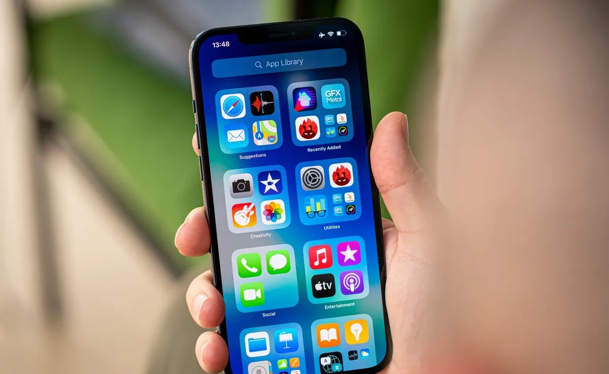 سیستم عامل آیفون 12 پرو مکس
