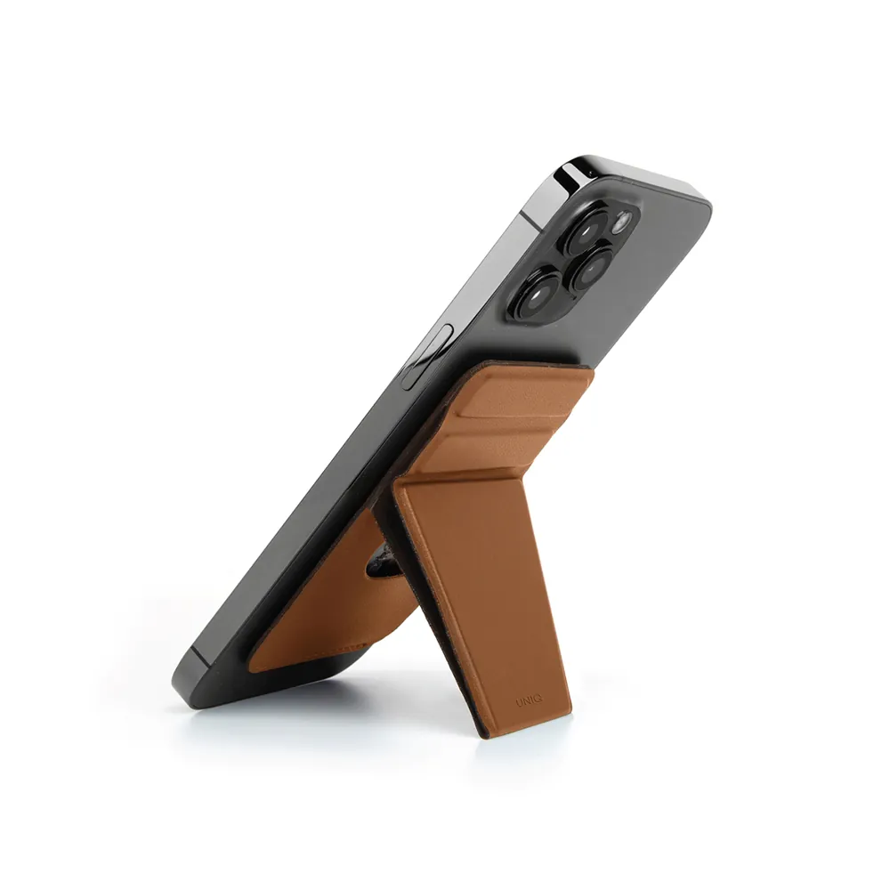 Lyft-Phone-Stand-Brown-01-1000x1341-679a00cf-9740-4ef4-a58b-827aec97a823 پایه مغناطیسی موبایل و جا کارتی UNIQ Lyft