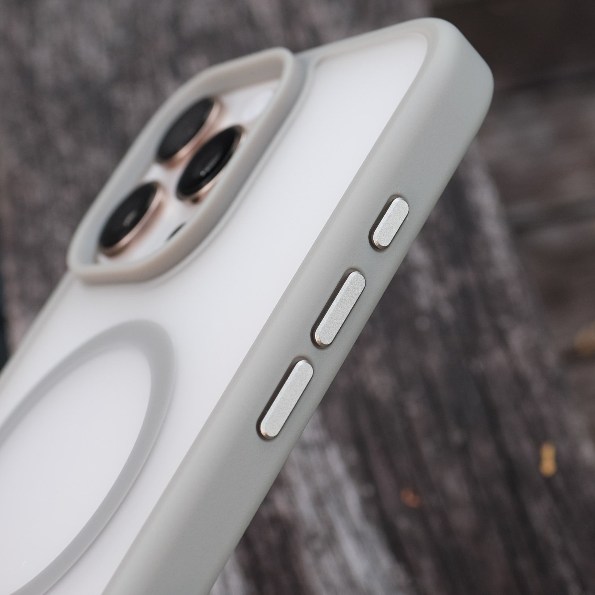 Bare_Armour_Case_for_iPhone_16_Series_-_Minimalist_Slim_Shock_Proof_MagSafe_Case_with_Camera_Control_Button_for_iPhone_16_Series_-_Metal_Buttons_-_Natural_Titanium کاور Q SERIES مدل Mobile Multi-Function Luxury مناسب iPhone 16ProMax - اپل گلشن